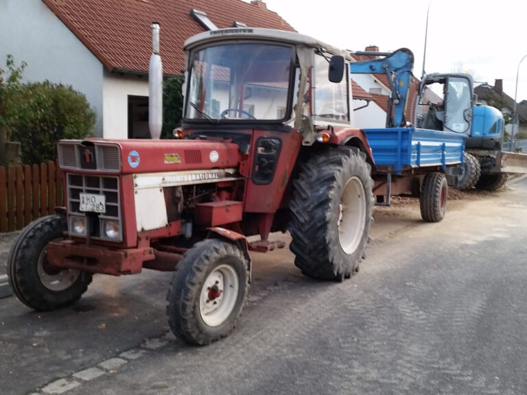 Fuhrpark IHC Traktor mit Einachser